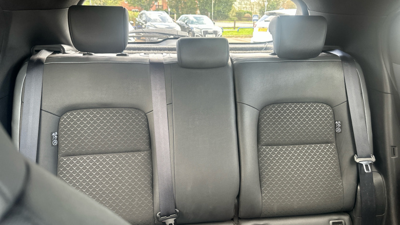 Nissan Juke 1.0 DiG-T 114 N-Connecta 5dr Petrol Hatchback